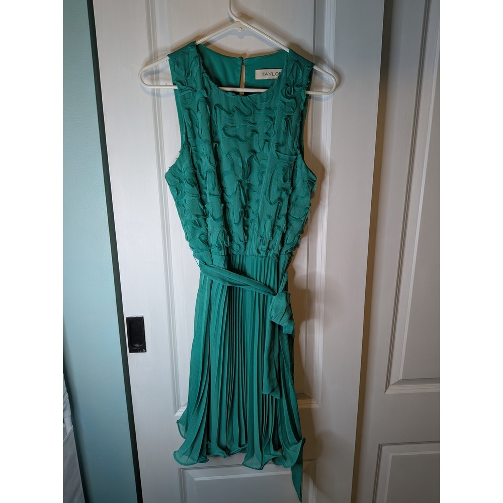 Taylor Emerald Green Sleeveless Pleated Ribbon Texture Cocktail Dress Size 10
